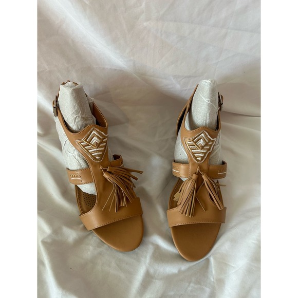 Comfortview Tassel Tan Strappy Sandals size 11 - Picture 2 of 5